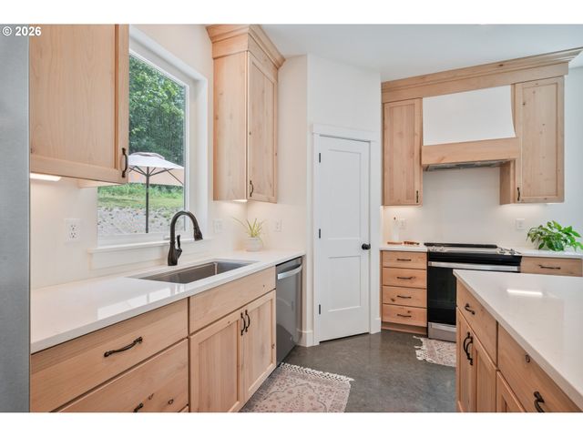 1013 N BODINE Rd, Kelso, WA 98626