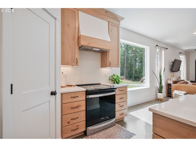 1013 N BODINE Rd, Kelso, WA 98626