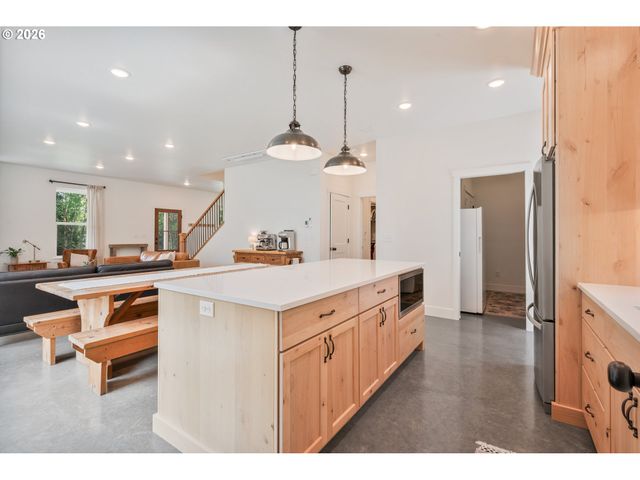1013 N BODINE Rd, Kelso, WA 98626