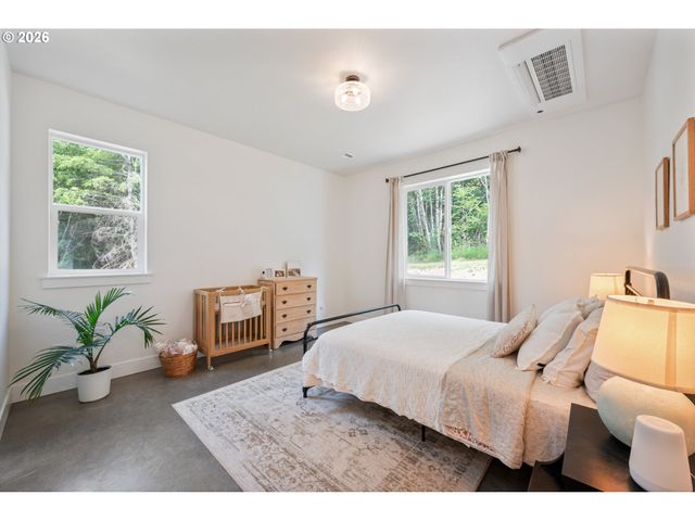 1013 N BODINE Rd, Kelso, WA 98626