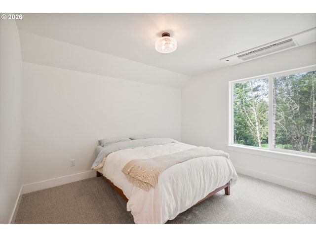 1013 N BODINE Rd, Kelso, WA 98626