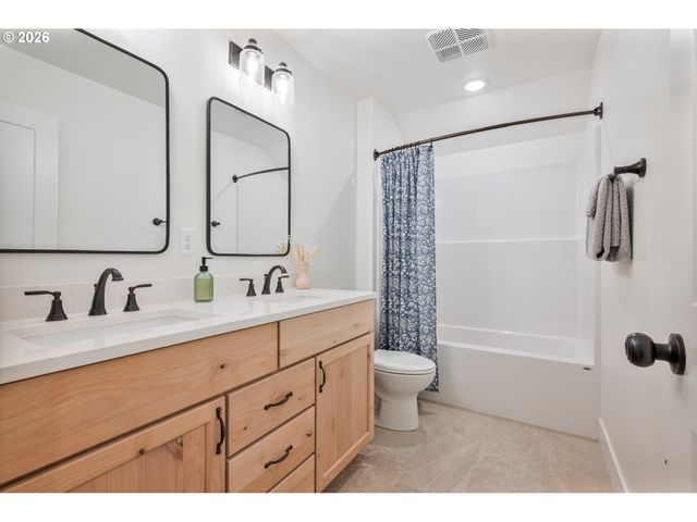 1013 N BODINE Rd, Kelso, WA 98626