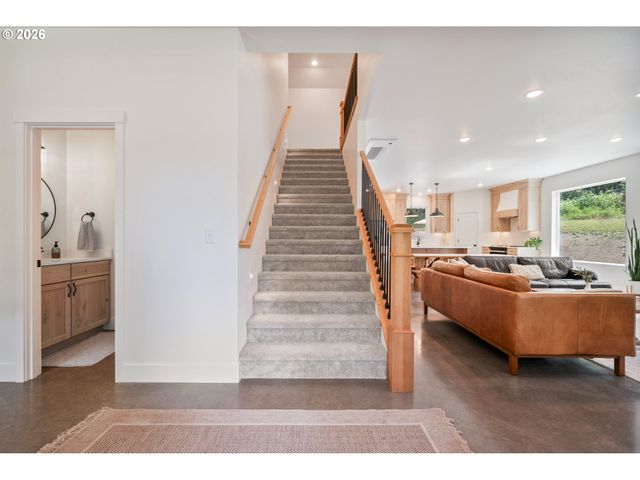 1013 N BODINE Rd, Kelso, WA 98626