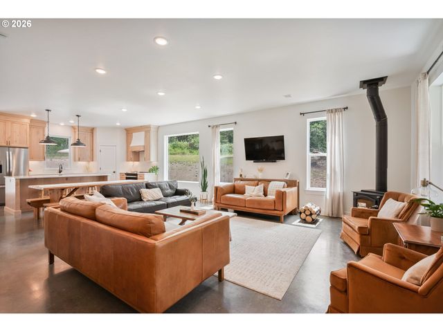 1013 N BODINE Rd, Kelso, WA 98626