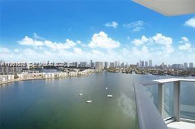 17301 Biscayne Blvd 2310, North Miami Beach, FL 33160