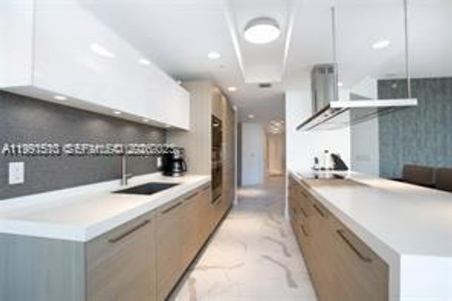 17301 Biscayne Blvd 2310, North Miami Beach, FL 33160