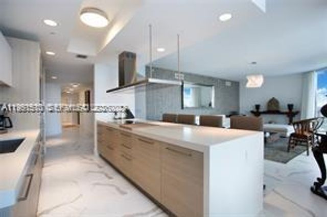 17301 Biscayne Blvd 2310, North Miami Beach, FL 33160