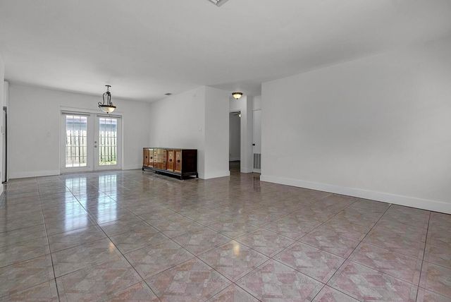 2100 N 57TH Avenue, Hollywood, FL 33021