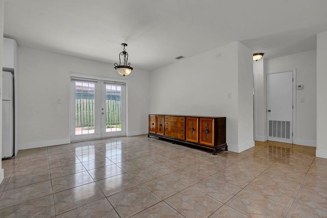 2100 N 57TH Avenue, Hollywood, FL 33021