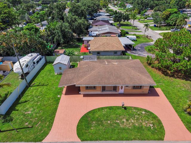 2100 N 57TH Avenue, Hollywood, FL 33021