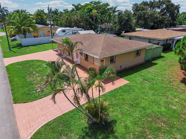 2100 N 57TH Avenue, Hollywood, FL 33021