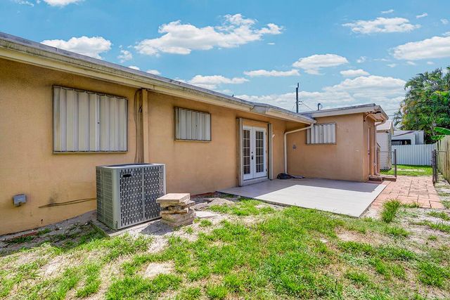 2100 N 57TH Avenue, Hollywood, FL 33021
