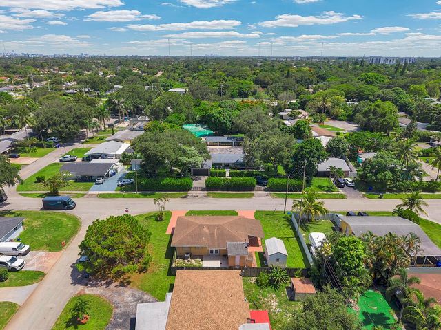 2100 N 57TH Avenue, Hollywood, FL 33021