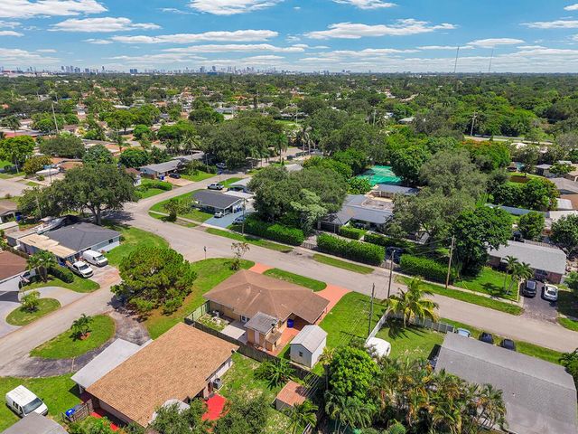 2100 N 57TH Avenue, Hollywood, FL 33021