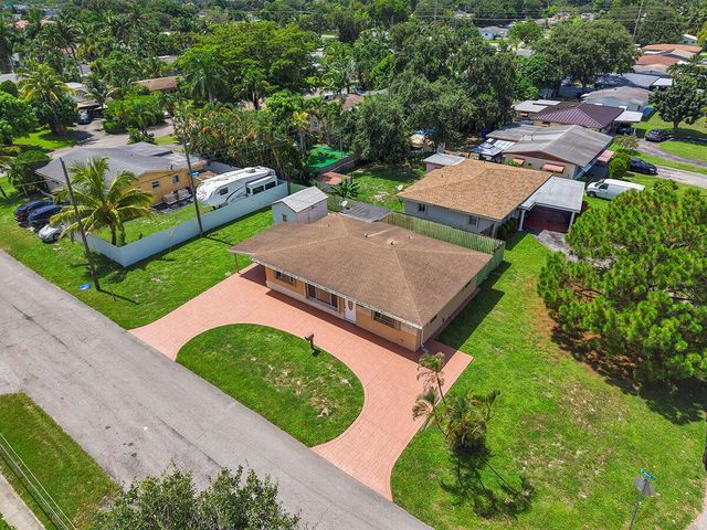 2100 N 57TH Avenue, Hollywood, FL 33021