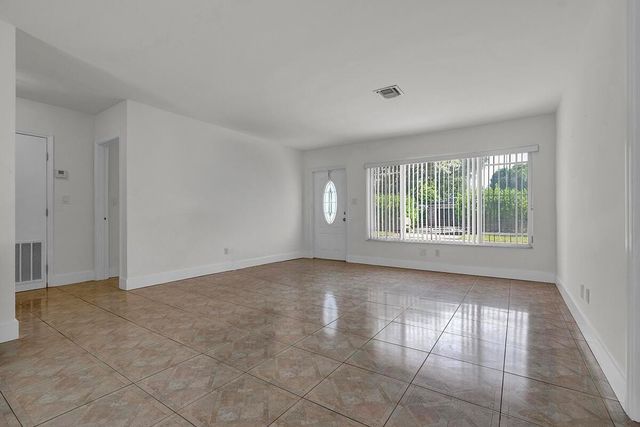 2100 N 57TH Avenue, Hollywood, FL 33021