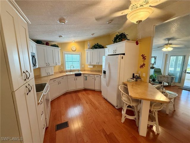 181 Sand DR 181, Naples, FL 34104