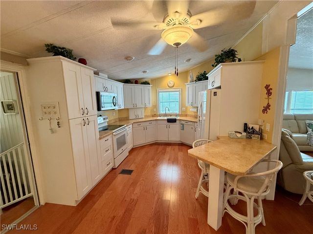 181 Sand DR 181, Naples, FL 34104