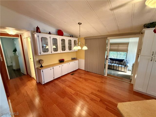 181 Sand DR 181, Naples, FL 34104