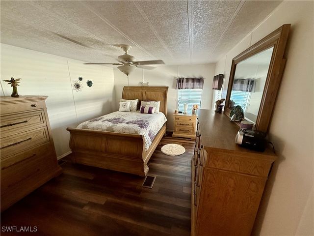 181 Sand DR 181, Naples, FL 34104