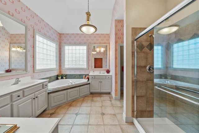 5402 W 141st Terrace, Leawood, KS 66224