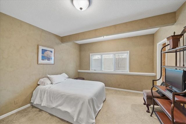 5402 W 141st Terrace, Leawood, KS 66224