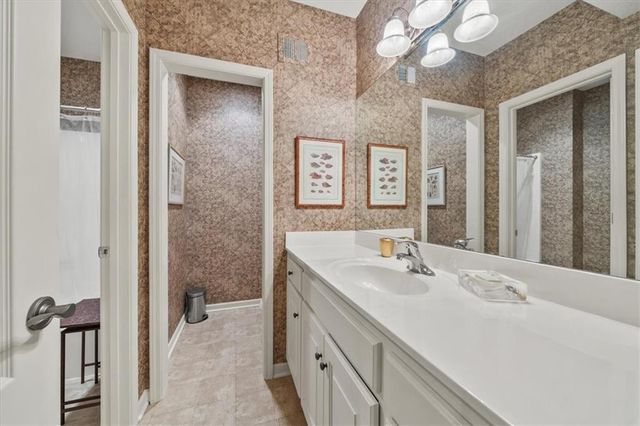 5402 W 141st Terrace, Leawood, KS 66224