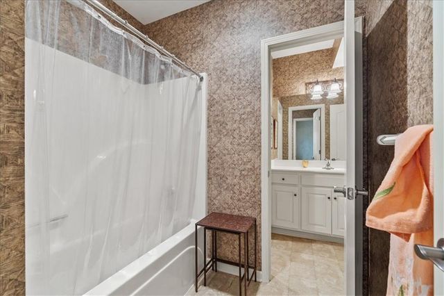 5402 W 141st Terrace, Leawood, KS 66224