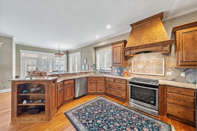 5402 W 141st Terrace, Leawood, KS 66224