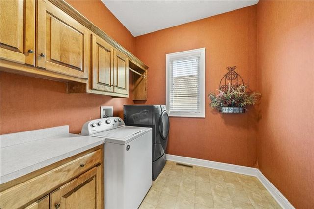 5402 W 141st Terrace, Leawood, KS 66224