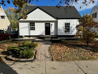 25216 Hayes Road, Roseville, MI 48066