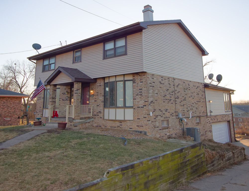 3924 & 3926 E 38th Street, Des Moines, IA 50317