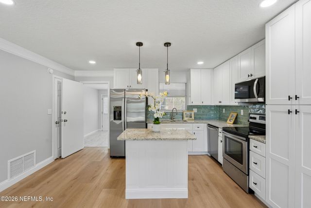 7925 PRAVER Drive E, Jacksonville, FL 32217