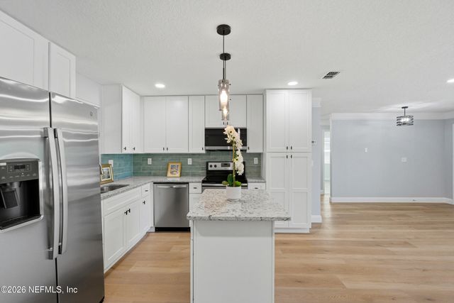 7925 PRAVER Drive E, Jacksonville, FL 32217