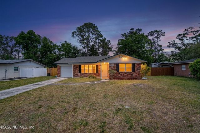 7925 PRAVER Drive E, Jacksonville, FL 32217