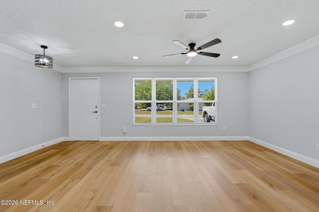 7925 PRAVER Drive E, Jacksonville, FL 32217