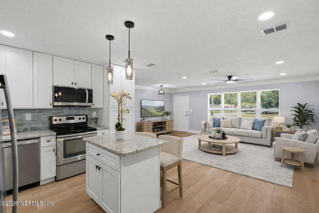 7925 PRAVER Drive E, Jacksonville, FL 32217