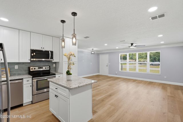 7925 PRAVER Drive E, Jacksonville, FL 32217