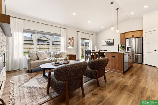 11709 Port Royal Drive, Papillion, NE 68046