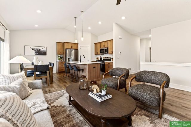 11709 Port Royal Drive, Papillion, NE 68046