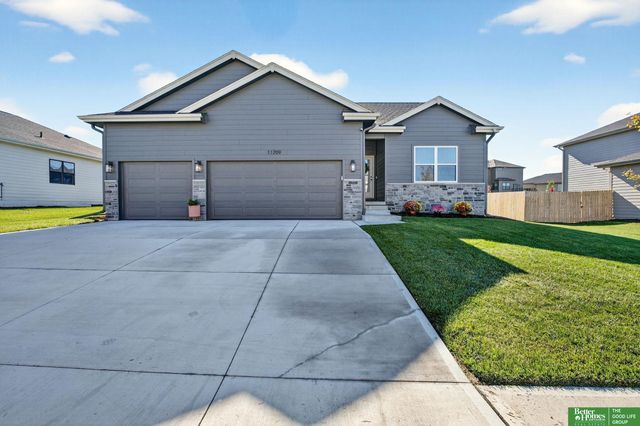 11709 Port Royal Drive, Papillion, NE 68046