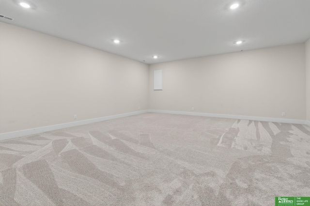 11709 Port Royal Drive, Papillion, NE 68046