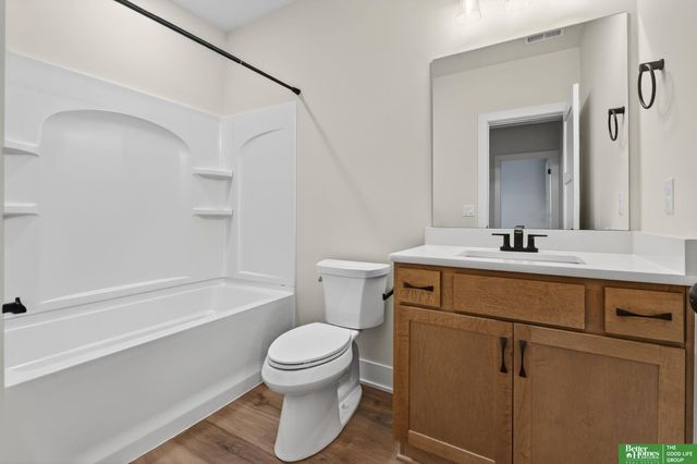 11709 Port Royal Drive, Papillion, NE 68046