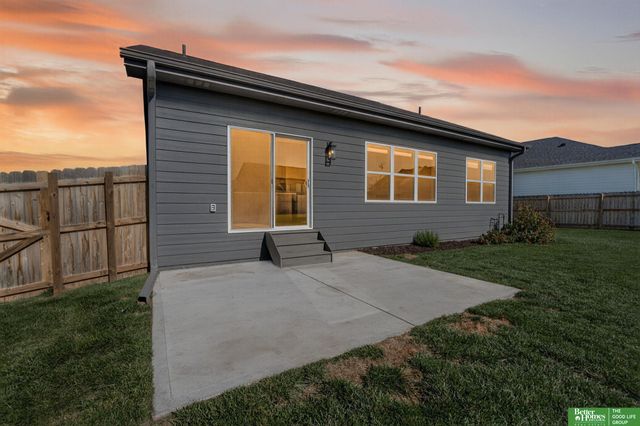 11709 Port Royal Drive, Papillion, NE 68046