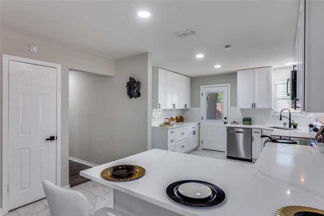 1609 Avenue B, Grand Prairie, TX 75051