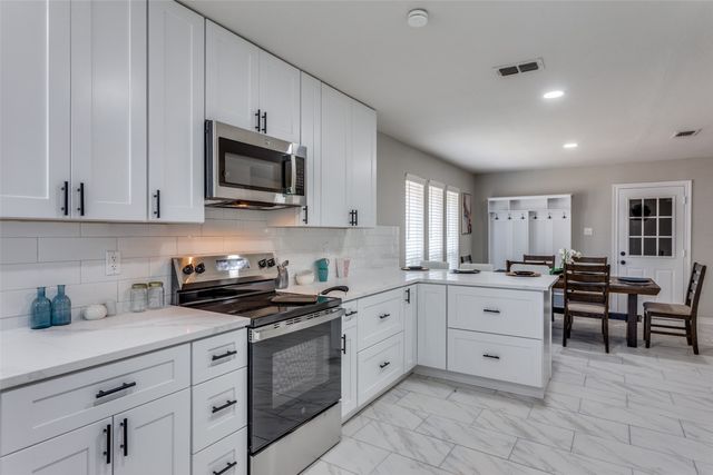 1609 Avenue B, Grand Prairie, TX 75051