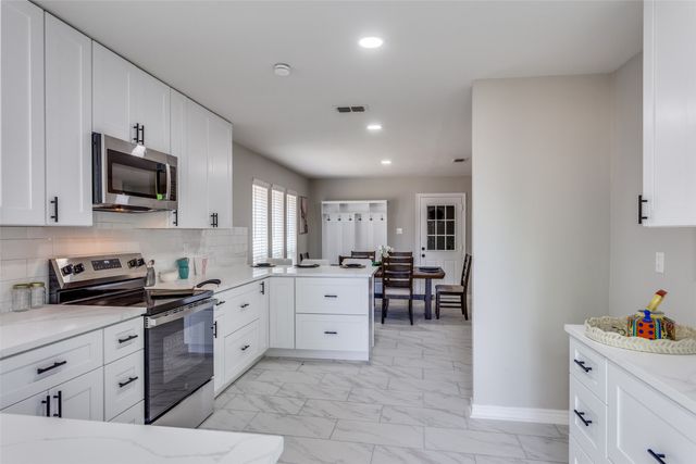 1609 Avenue B, Grand Prairie, TX 75051