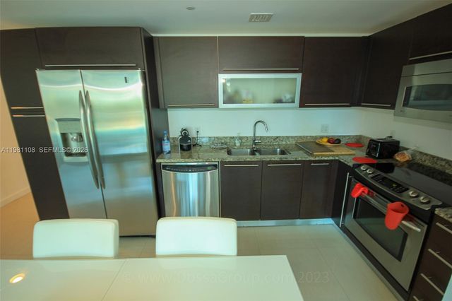 950 Brickell Bay Dr 1207, Miami, FL 33131