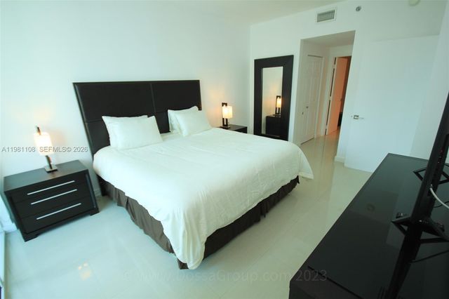 950 Brickell Bay Dr 1207, Miami, FL 33131