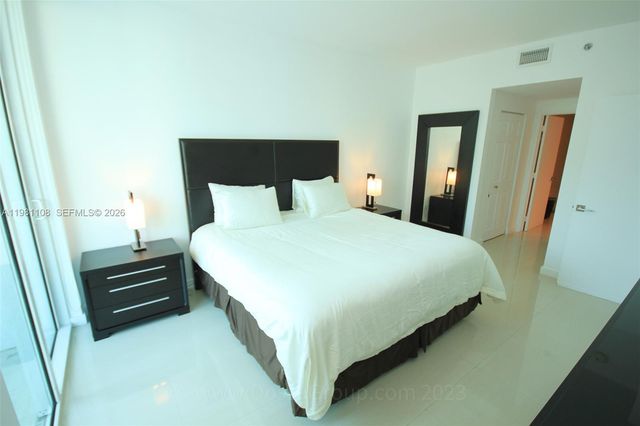 950 Brickell Bay Dr 1207, Miami, FL 33131